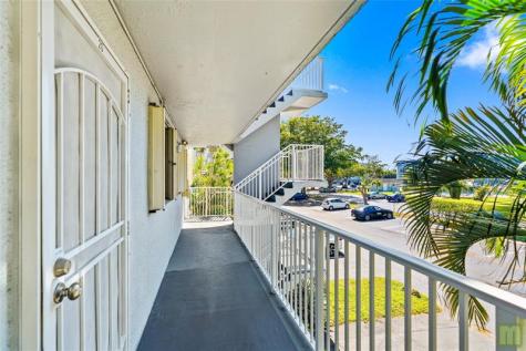 105 Royal Park Drive Oakland Park FL 33309