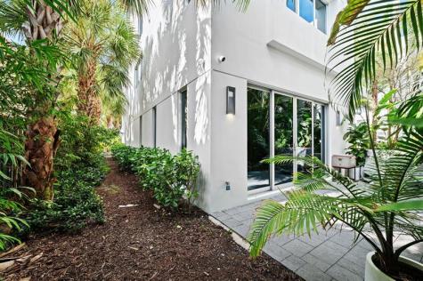 240 Shore Court Lauderdale By The Sea FL 33308