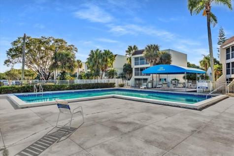140 Lakeview Drive Weston FL 33326