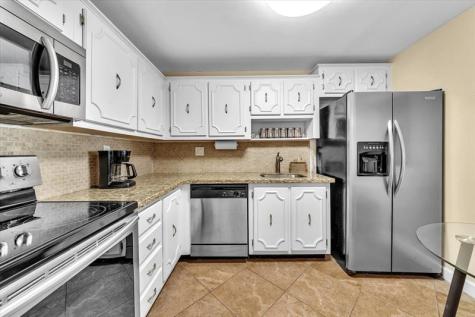 140 Lakeview Drive Weston FL 33326