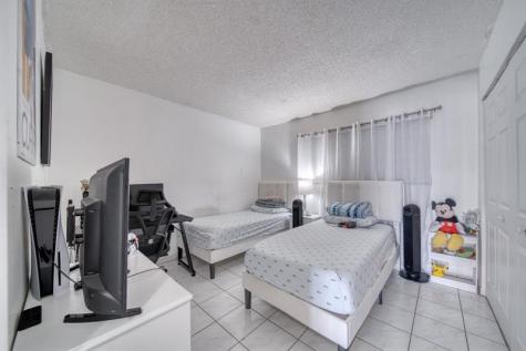 2612 W 54th Place Hialeah FL 33016