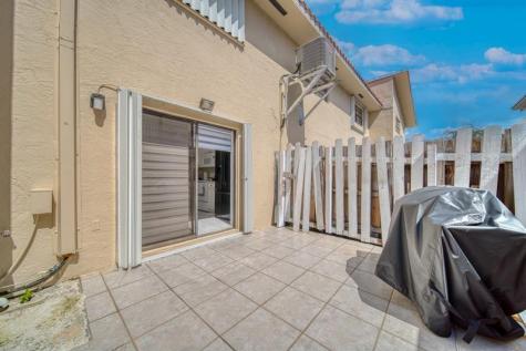 2612 W 54th Place Hialeah FL 33016