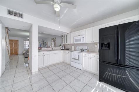 2612 W 54th Place Hialeah FL 33016