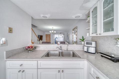 2612 W 54th Place Hialeah FL 33016