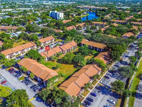 2339 SW 15th Street Deerfield Beach FL 33442