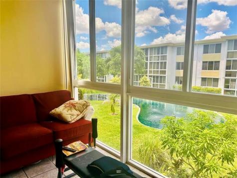 5985 Del Lago Circle Sunrise FL 33313