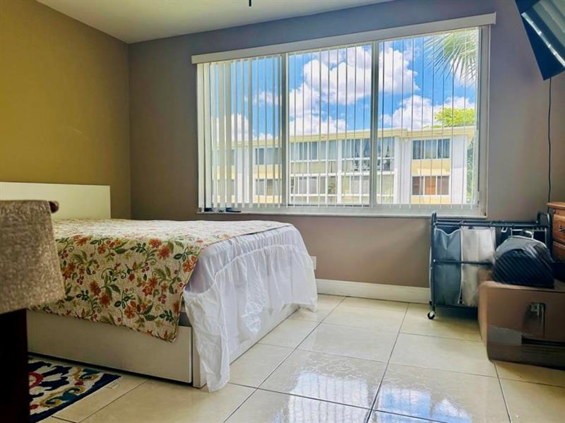 5985 Del Lago Circle Sunrise FL 33313