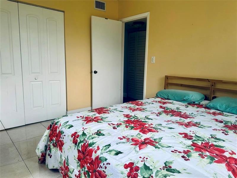 5985 Del Lago Circle Sunrise FL 33313