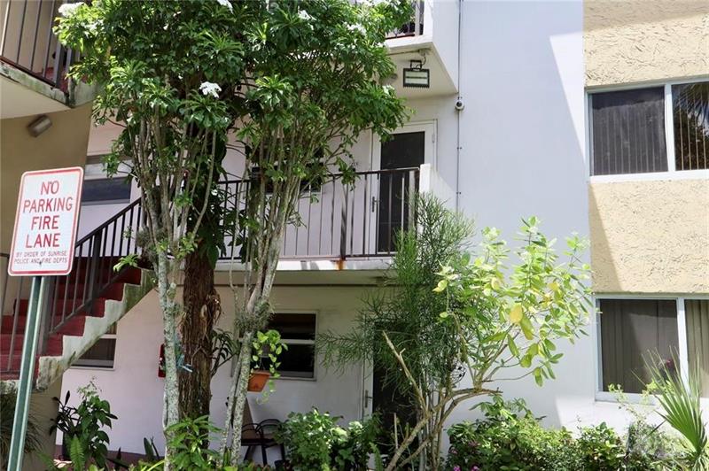 5985 Del Lago Circle Sunrise FL 33313