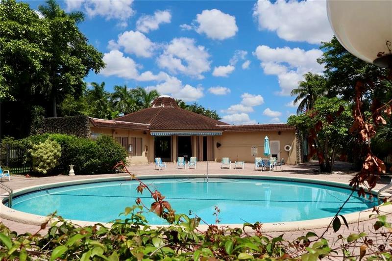 5985 Del Lago Circle Sunrise FL 33313