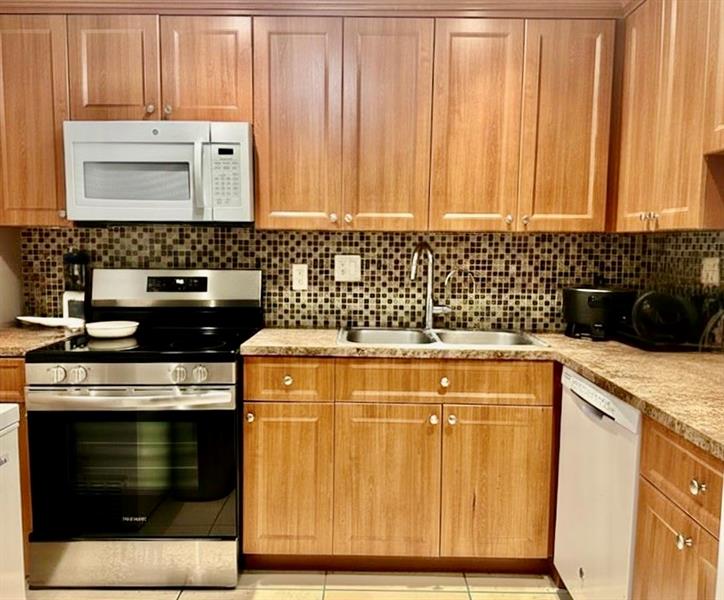 5985 Del Lago Circle Sunrise FL 33313