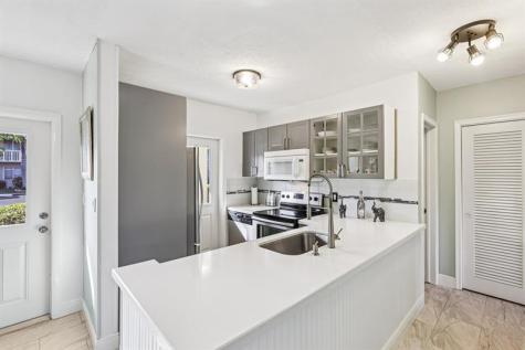 2131 NE 42nd Court Lighthouse Point FL 33064