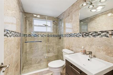 2131 NE 42nd Court Lighthouse Point FL 33064