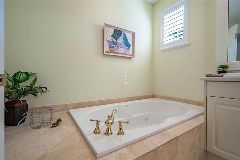 2825 Marina Circle Lighthouse Point FL 33064