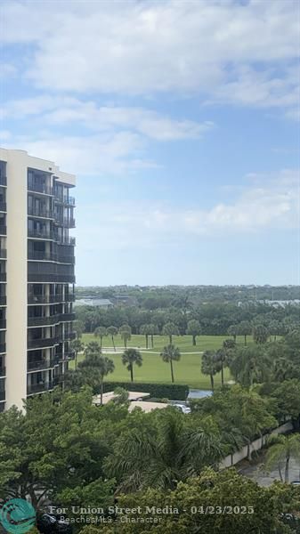 2425 Presidential Way West Palm Beach FL 33401