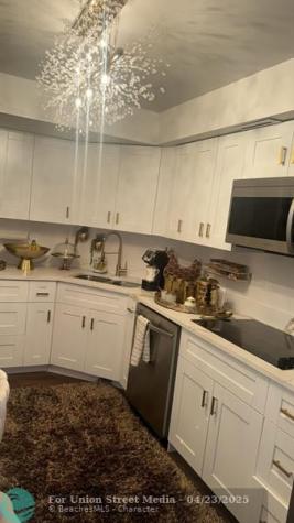 2425 Presidential Way West Palm Beach FL 33401