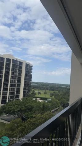 2425 Presidential Way West Palm Beach FL 33401