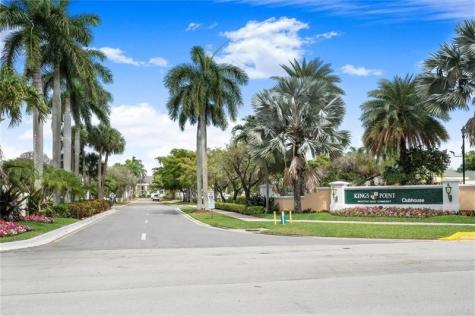 7715 Southampton Terrace Tamarac FL 33321