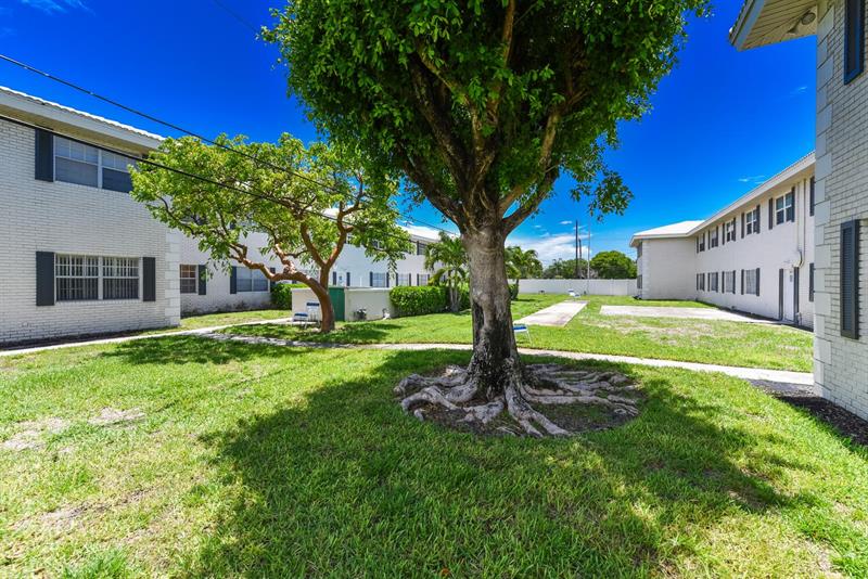 298 SW 6th Street Boca Raton FL 33432