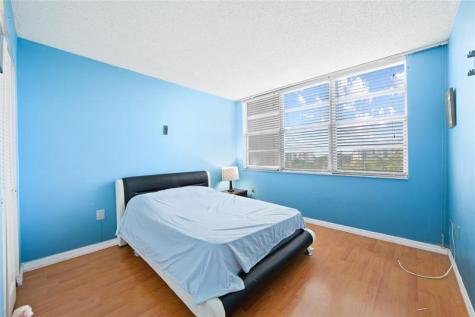 1400 Saint Charles Place Pembroke Pines FL 33026