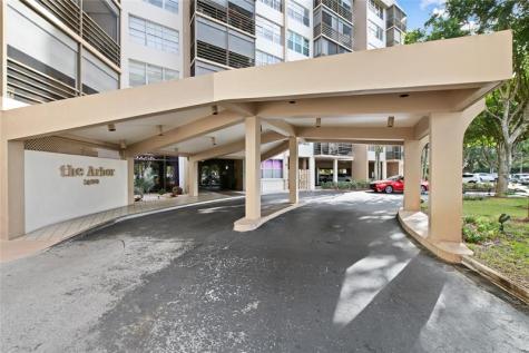1400 Saint Charles Place Pembroke Pines FL 33026
