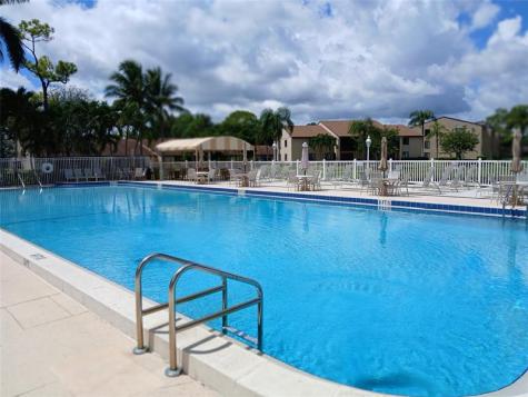 627 Sea Pine Way Greenacres FL 33415