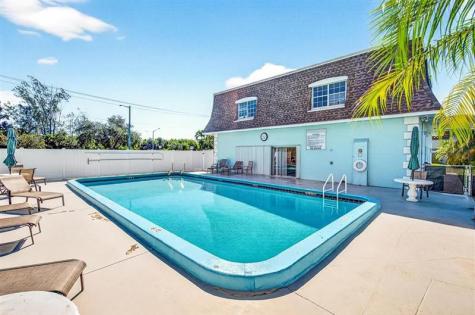 1901 Indian River Boulevard Vero Beach FL 32960