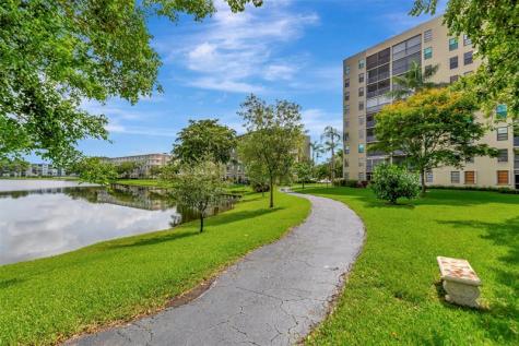 2112 S Cypress Bend Drive Pompano Beach FL 33069