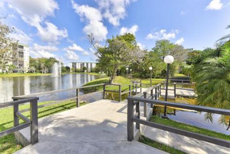 2112 S Cypress Bend Drive Pompano Beach FL 33069