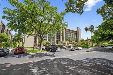 2112 S Cypress Bend Drive Pompano Beach FL 33069
