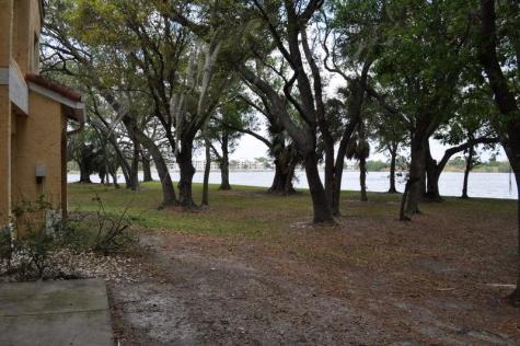 2465 NW 33rd Street Oakland Park FL 33309