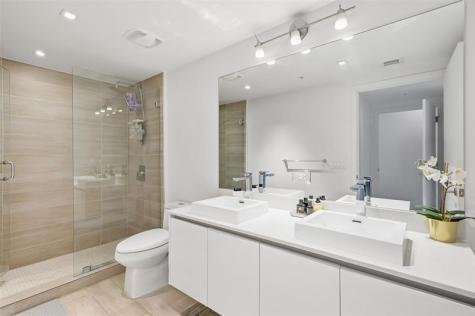 1600 SW 1st Avenue Miami FL 33129