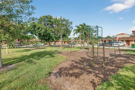 16 Toledo Court Davie FL 33324