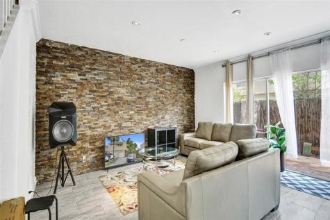 8226 NW 8th Place Fort Lauderdale FL 33324