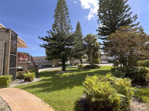 212 Oxford 400 West Palm Beach FL 33417