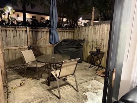 223 E Palm Circle E Pembroke Pines FL 33025