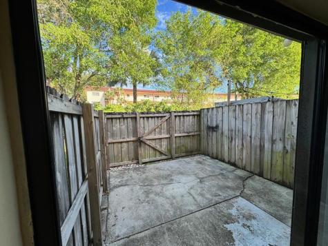 223 E Palm Circle E Pembroke Pines FL 33025