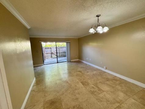 223 E Palm Circle E Pembroke Pines FL 33025
