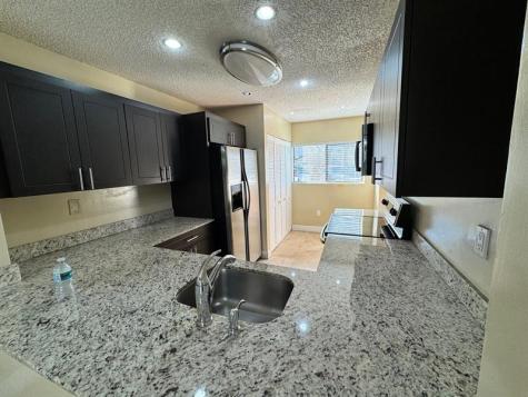 223 E Palm Circle E Pembroke Pines FL 33025
