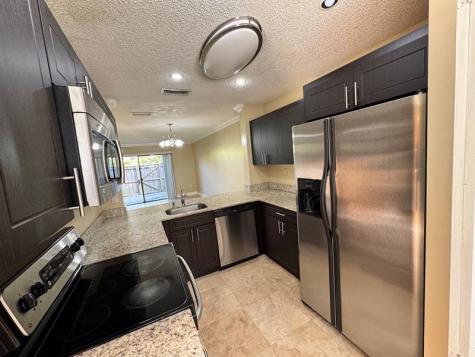 223 E Palm Circle E Pembroke Pines FL 33025