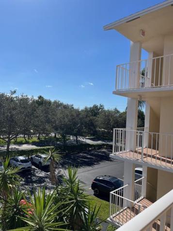 7351 Kinghurst Drive Delray Beach FL 33446