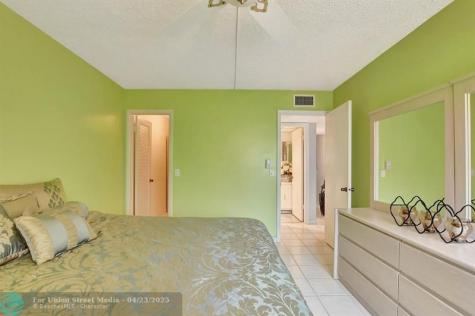 204 Burgundy E Delray Beach FL 33484