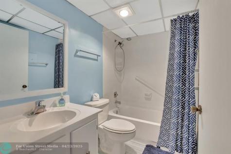 204 Burgundy E Delray Beach FL 33484