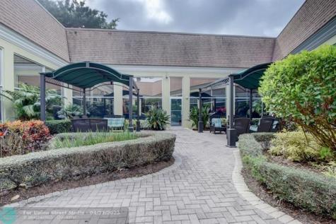 204 Burgundy E Delray Beach FL 33484