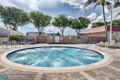 204 Burgundy E Delray Beach FL 33484