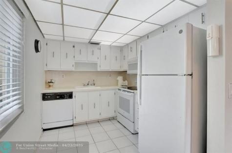 204 Burgundy E Delray Beach FL 33484