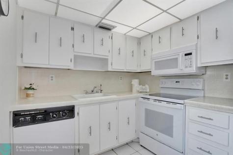 204 Burgundy E Delray Beach FL 33484