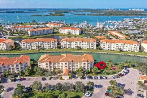 19 Harbour Isle Drive W Hutchinson Island FL 34949