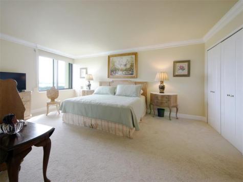 2480 Presidential Way West Palm Beach FL 33401