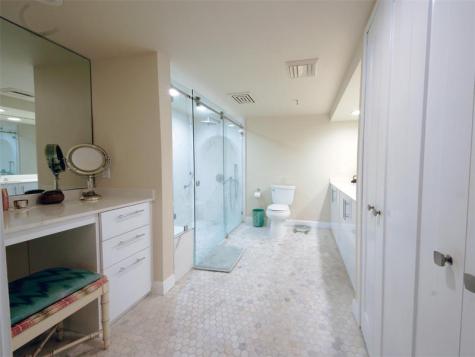 2480 Presidential Way West Palm Beach FL 33401